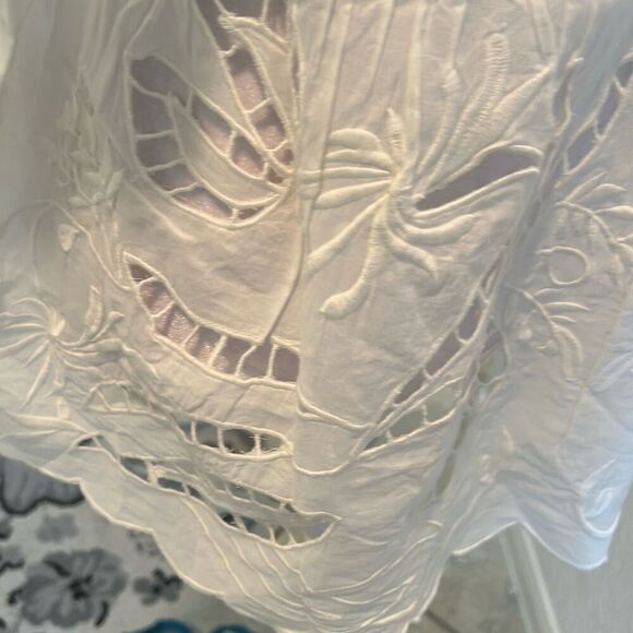Guadalupe Size M Chloe Embroidered Peplum Blouse Off White Coastal Feminine NWT - Picture 9 of 13